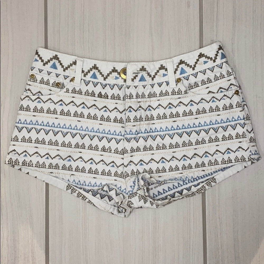 Beautiful Patterns 100% Cotton White Shorts